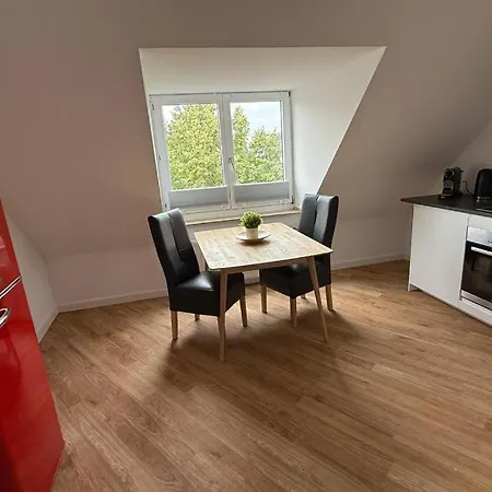 아파트 Grosszuegiges Am Pulheimer Marktplatz 풀하임